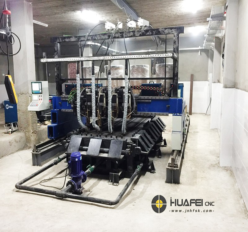 耐磨板堆焊專(zhuān)機(jī)