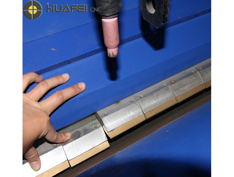 歡迎阿曼客戶到我公司驗(yàn)收設(shè)備！