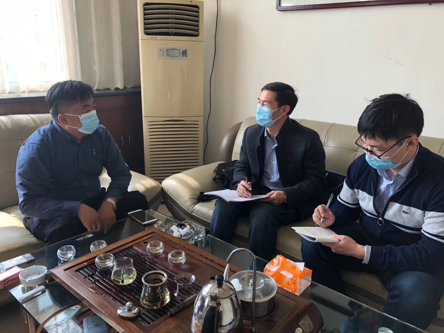 濟南市貿(mào)促會張會長一行到達濟南華飛數(shù)控機械有限公司進行調(diào)研